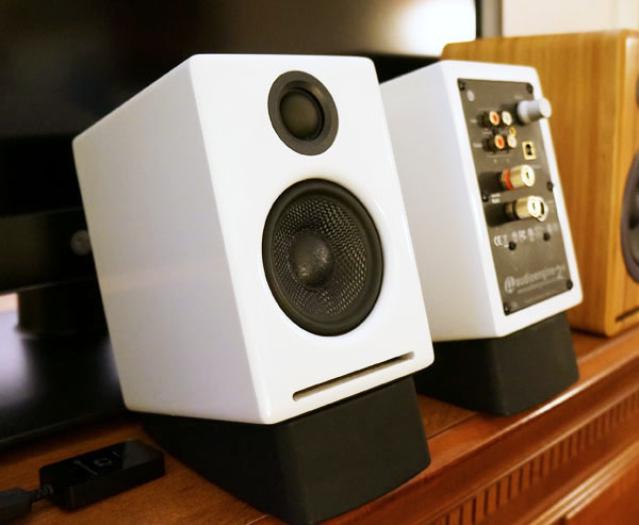 שבתאי הארנב והרמקולים&nbsp;החדשים